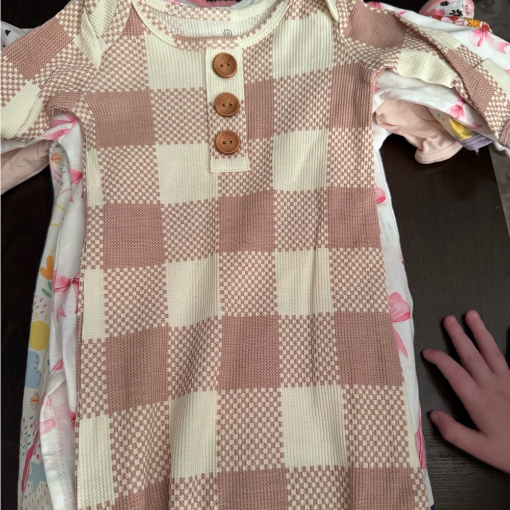 Caden Lane Checkered Long Sleeve knotted gown with matching knot hat